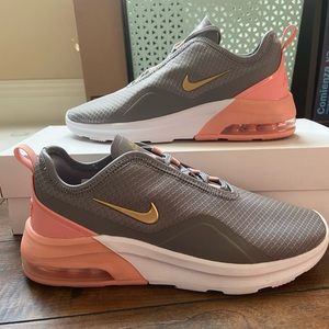 LIKE NEW - Women’s Nike Air Max Motion 2 Sneaker